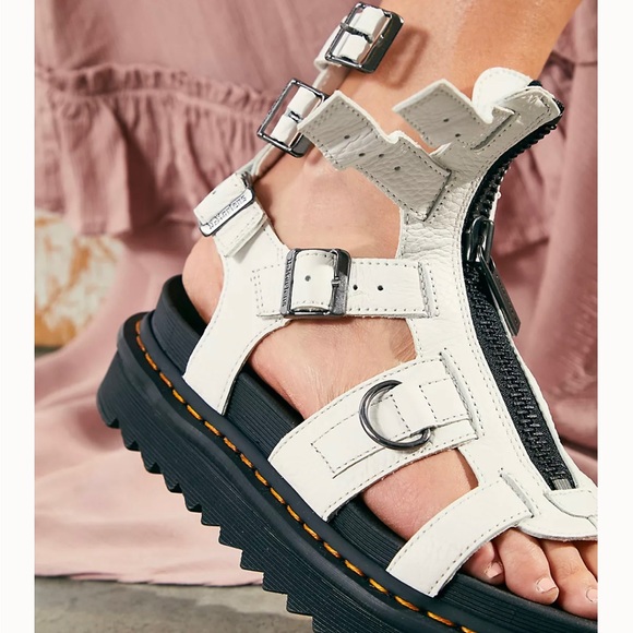 DR MARTENS OLSON ZIPPED LEATHER STRAP SANDAL SIZE: 8 - Picture 3 of 9